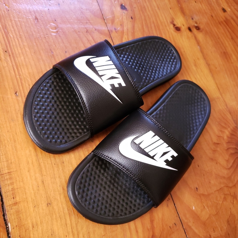 Nike Benassi Slides